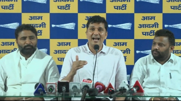 दिल्ली में साइकिल वितरण योजना पर सियासी घमासान, आप ने लगाया बड़ा वित्तीय आरोप